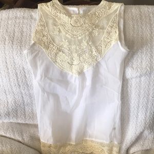Womens/Teens White linen Blouse! 🤍